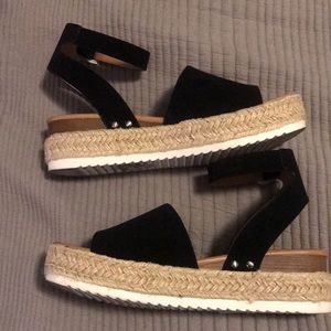 Soda Platform Sandals sz 10